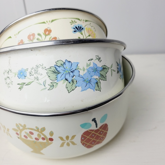 Vintage Kobe Enamelware Nesting Bowls Mixed Designs Retro Kitchen Pots - Picture 2 of 16